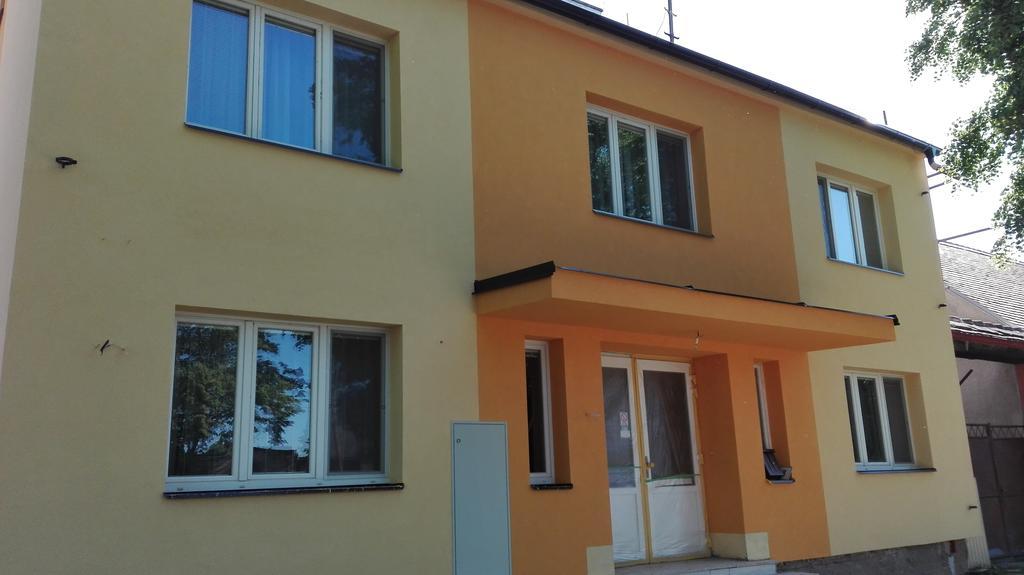 Penzion U Dvou Lip Drnholec Exteriör bild