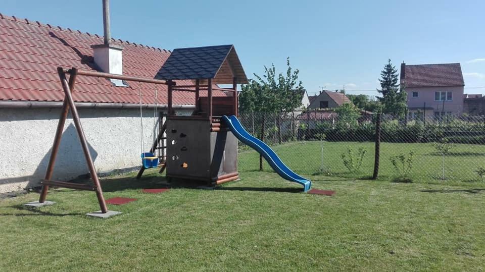 Penzion U Dvou Lip Drnholec Exteriör bild